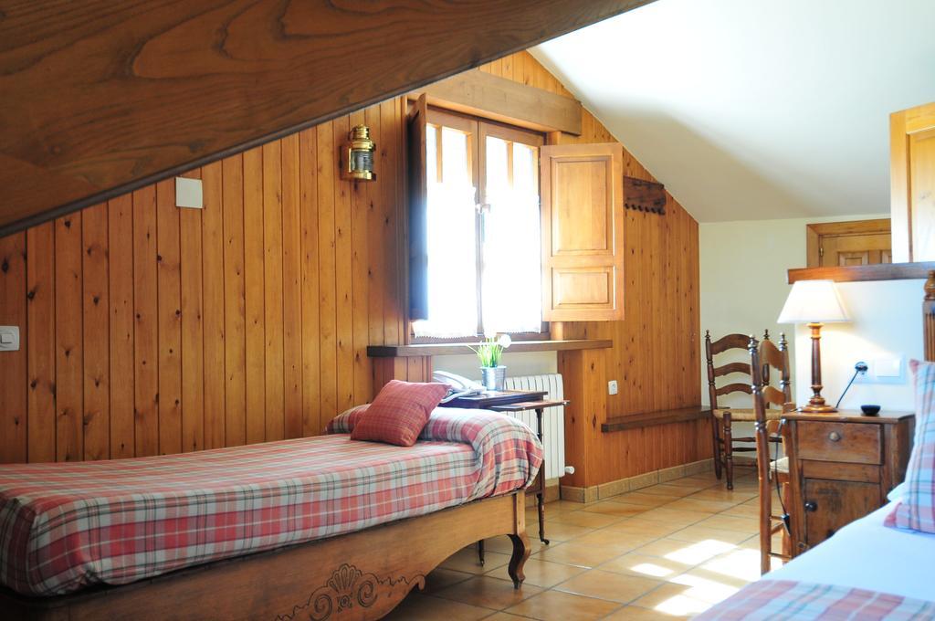 Casa Rural Llugaron I Pension Miravalles Kamer foto