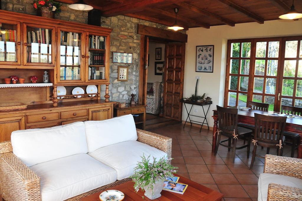 Casa Rural Llugaron I Pension Miravalles Buitenkant foto